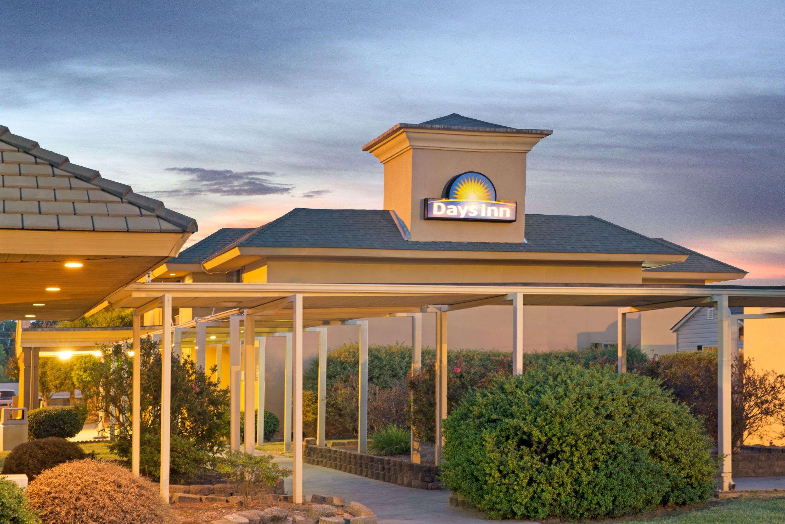 Days Inn By Wyndham Charlotte/Woodlawn Near Carowinds Exterior foto